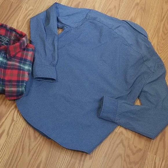 2 Abercrombie and Fitch shirts xs - Picture 5 of 10